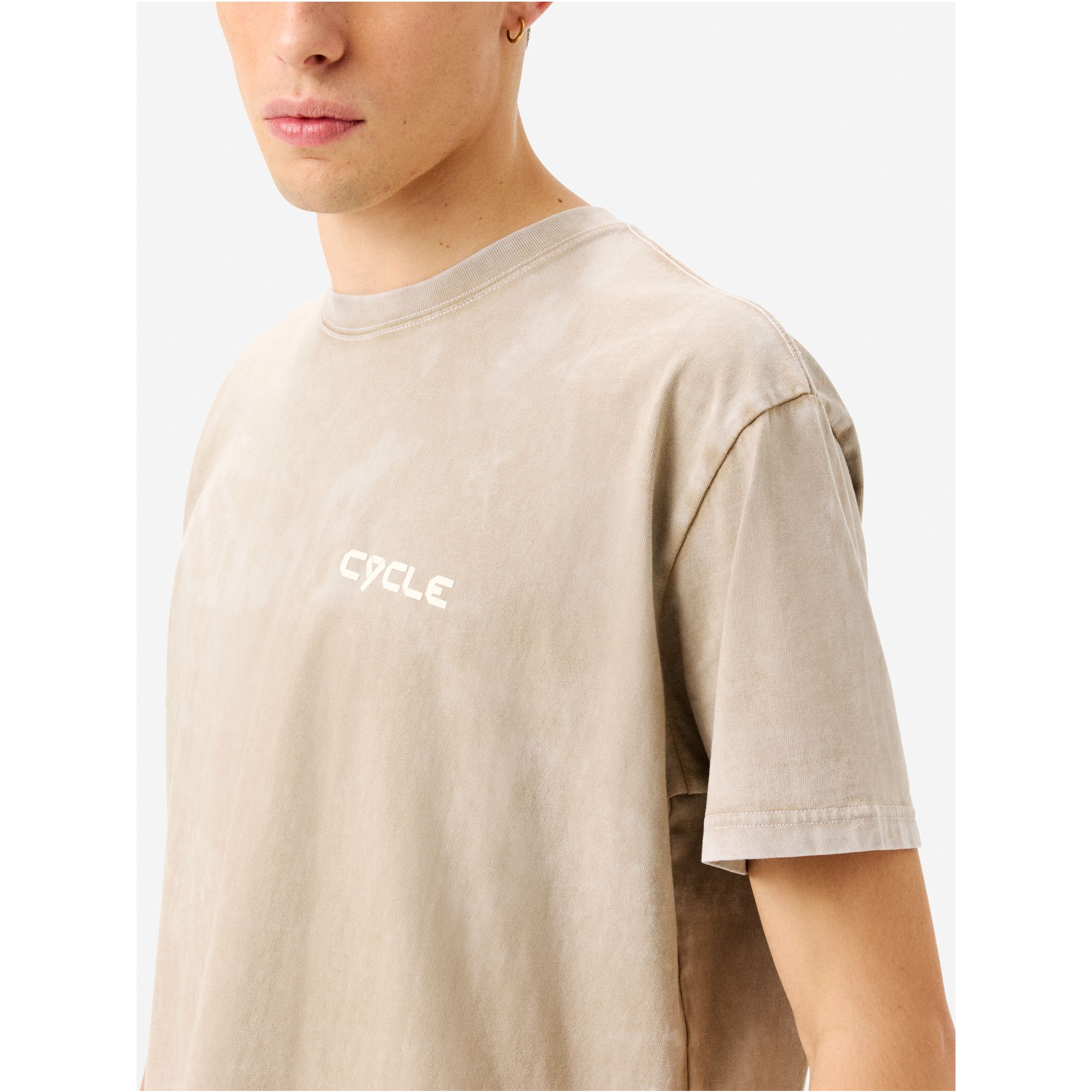 Over T-shirt with logo on the chest