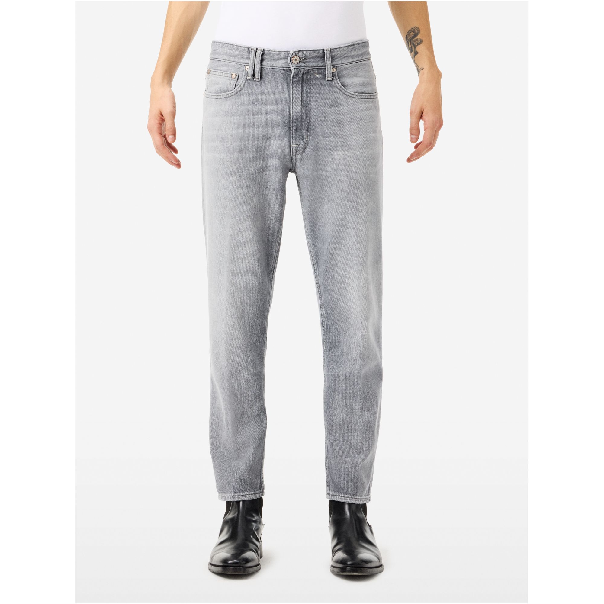 Lucky tapered fit light bleach broken edge