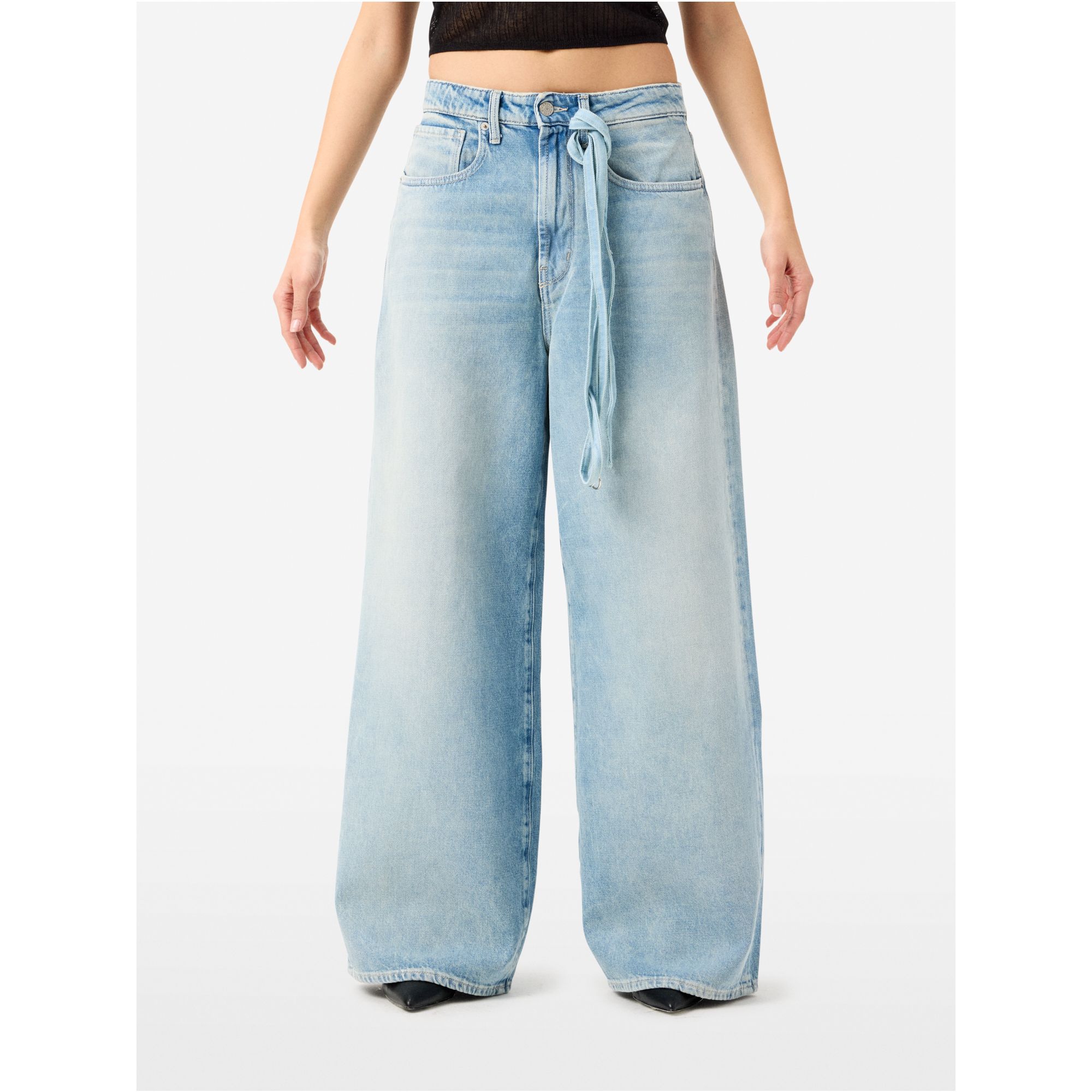 Big low mid rise super wide leg light bleach broken edge