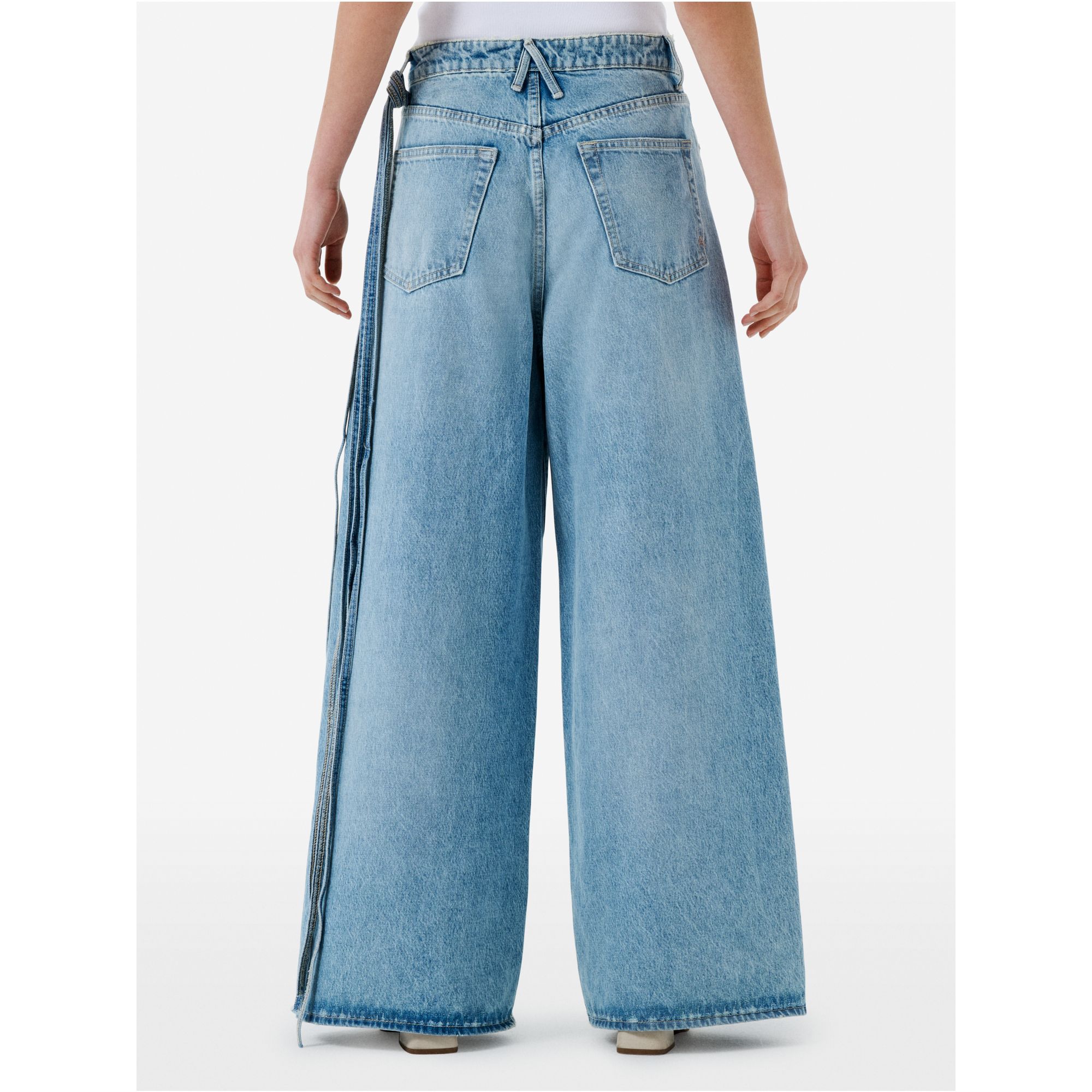 Big low super wide leg low waist light bleach broken edge