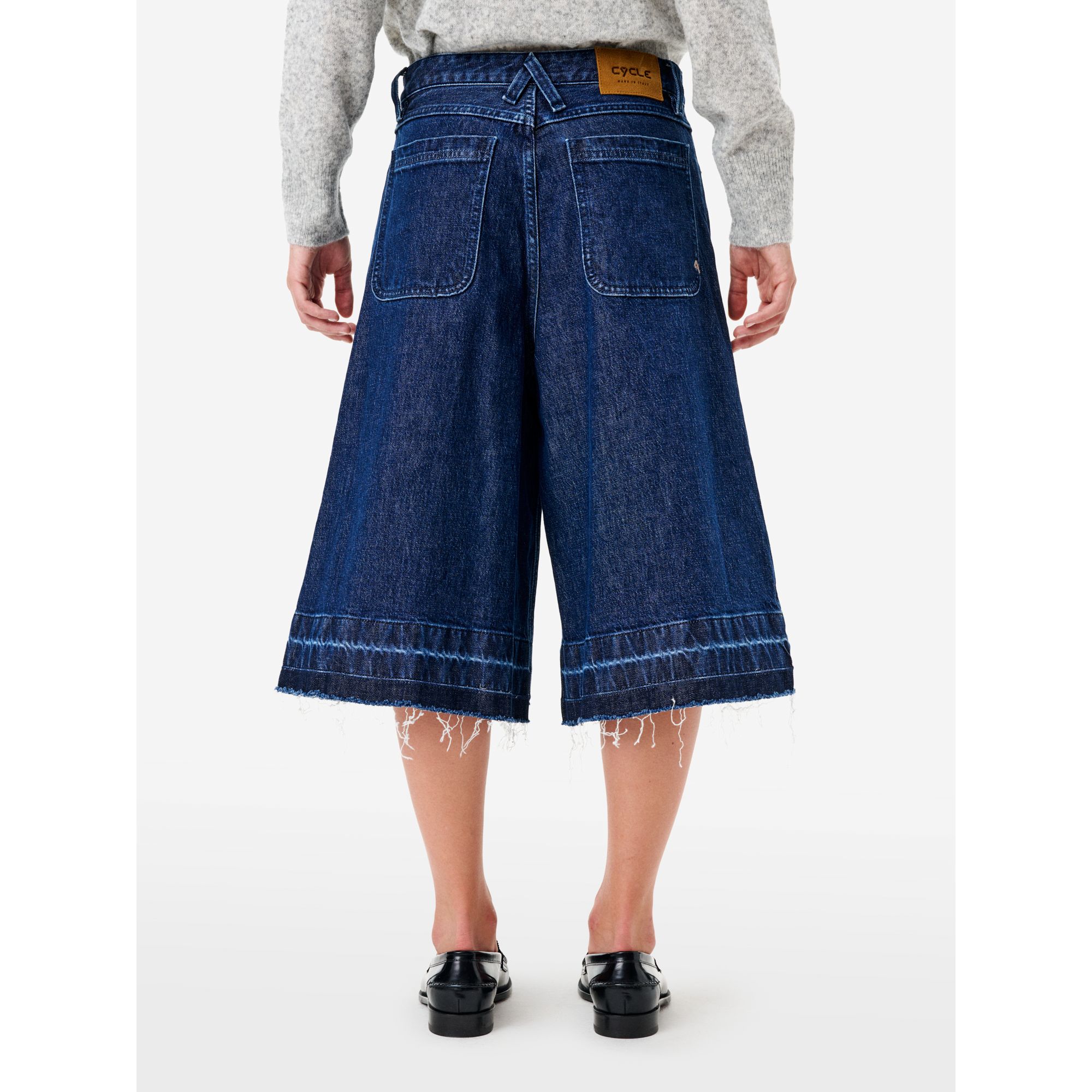 Vera bermuda dark tone used wash frayed edge