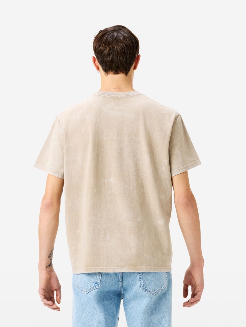 Over T-shirt with logo on the chest