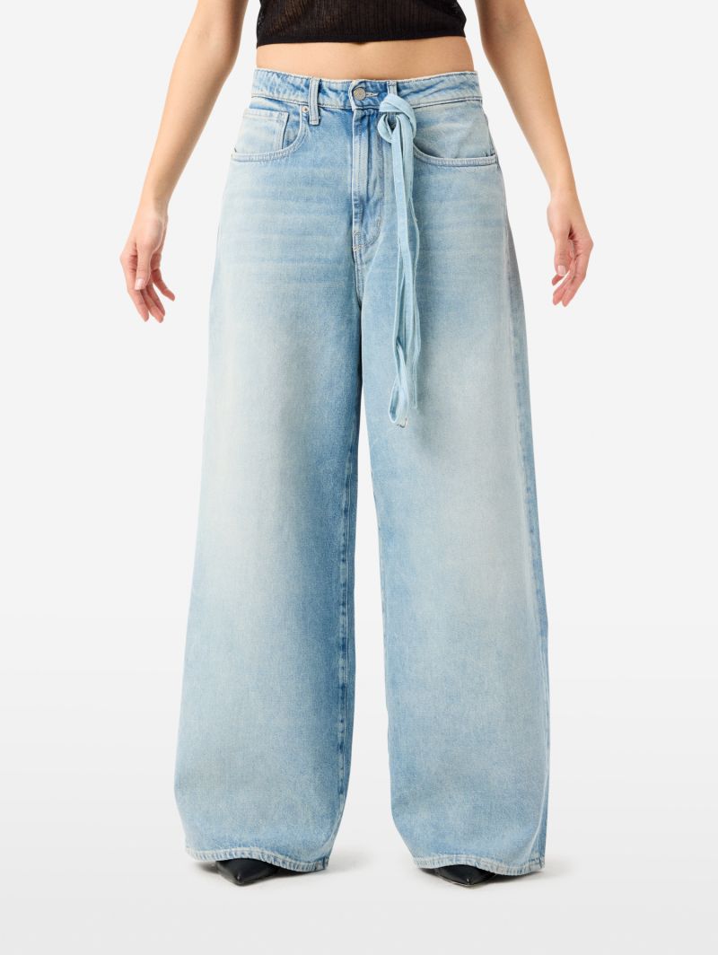 Big low mid rise super wide leg light bleach broken edge