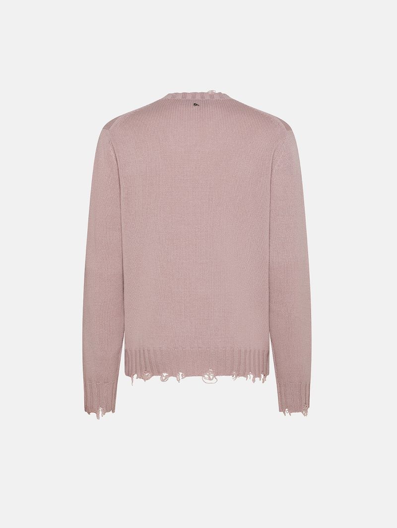 Warm round neck with metal logo