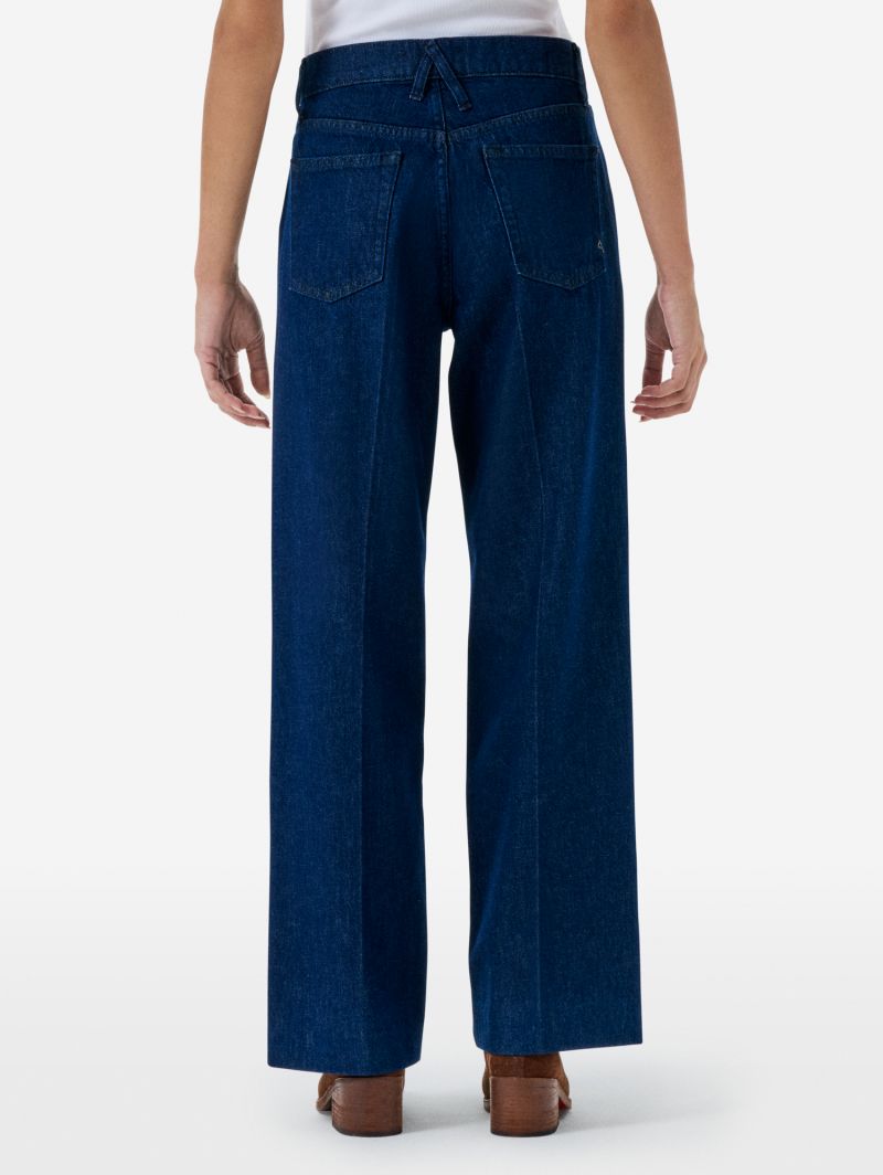 Right straight leg rinse wash
