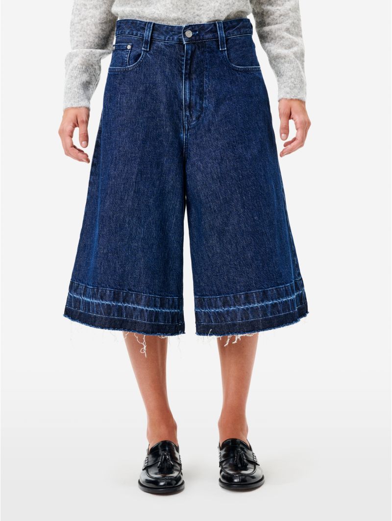Vera bermuda dark tone used wash frayed edge