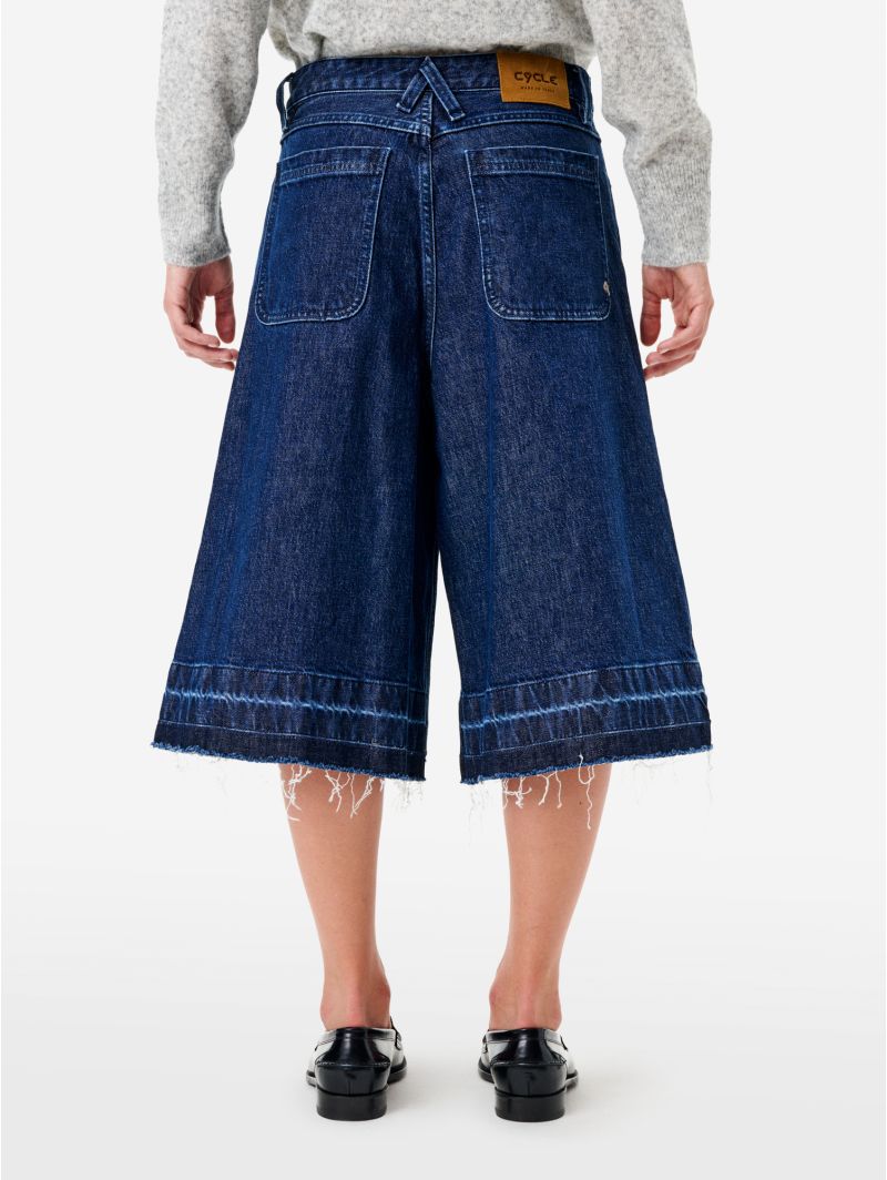 Vera bermuda dark tone used wash frayed edge